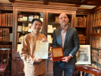 徽州竹雕《黄山迎客》入藏牛津大学