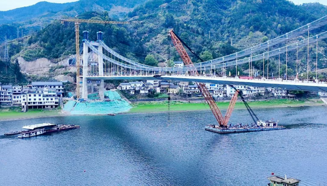 安徽省首座隧道式锚定悬索桥歙县新安江小川大桥顺利合龙