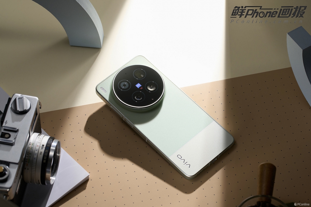 鲜Phone画报｜vivo X300 Ultra胶片绿图赏：镜遇春风，质感出众{bbname}bbs.ahv.cc