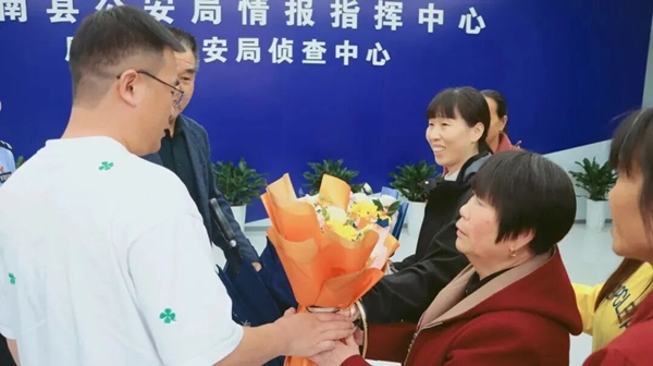 第99次团圆：失散37载，母亲节前夕母子终相认{bbname}bbs.ahv.cc