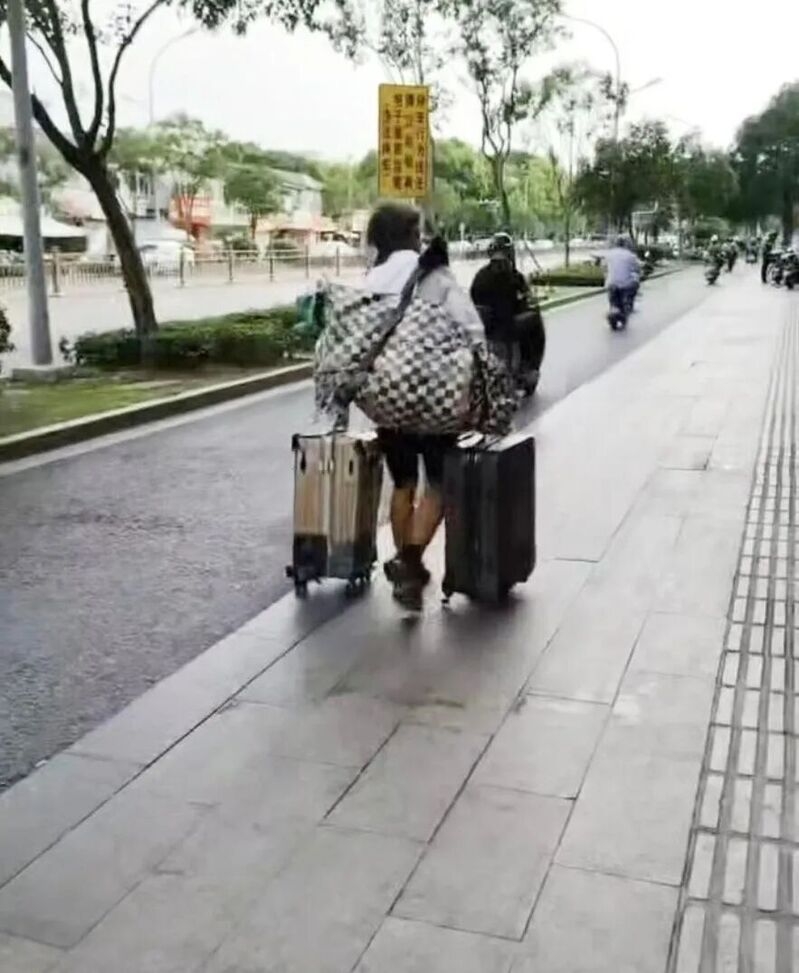 一句关心促成一场团圆 扬州民警助流浪15年游子回家{bbname}bbs.ahv.cc