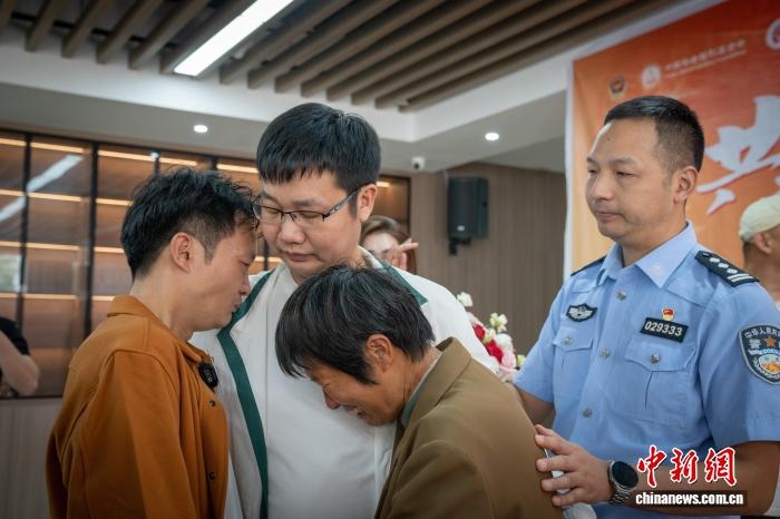 男童被拐36年后终与家人在四川绵阳相认{bbname}bbs.ahv.cc