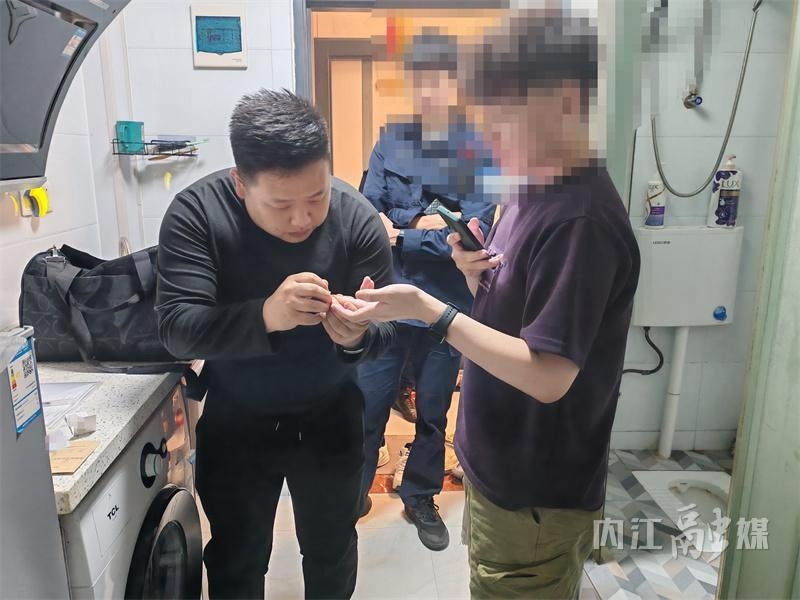 “盼了21年，终于团圆了！”{bbname}bbs.ahv.cc