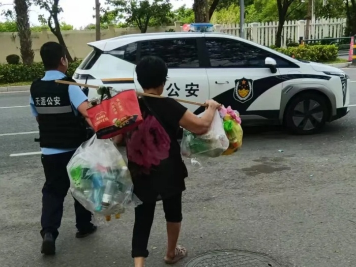 七旬老人走失，三亚天涯警方连夜找寻助其回家{bbname}bbs.ahv.cc