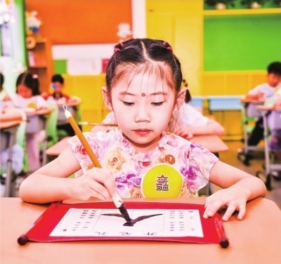 新学年开启 首批“20后”上学了{bbname}bbs.ahv.cc
