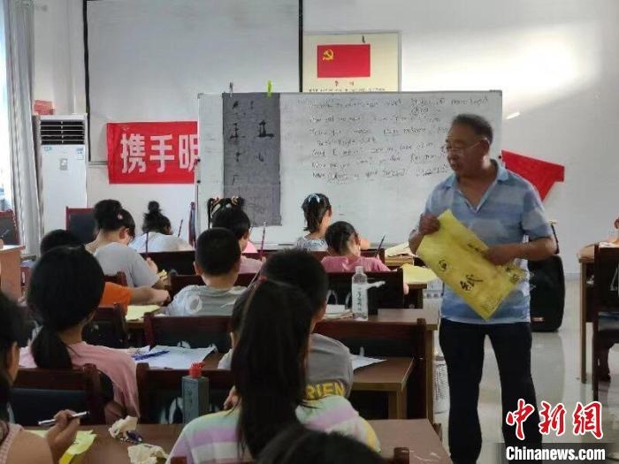 退休教师连续9年免费开办暑期班 关爱留守儿童{bbname}bbs.ahv.cc