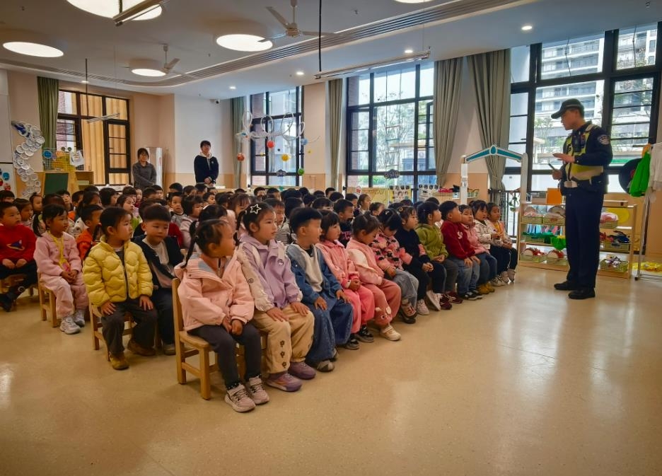 全民国家安全教育日：合肥交警趣味教学 交通安全从娃娃抓起{bbname}bbs.ahv.cc