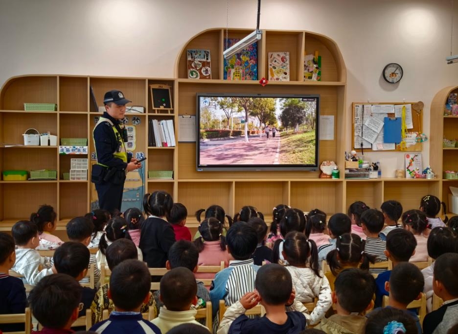 全民国家安全教育日：合肥交警趣味教学 交通安全从娃娃抓起{bbname}bbs.ahv.cc